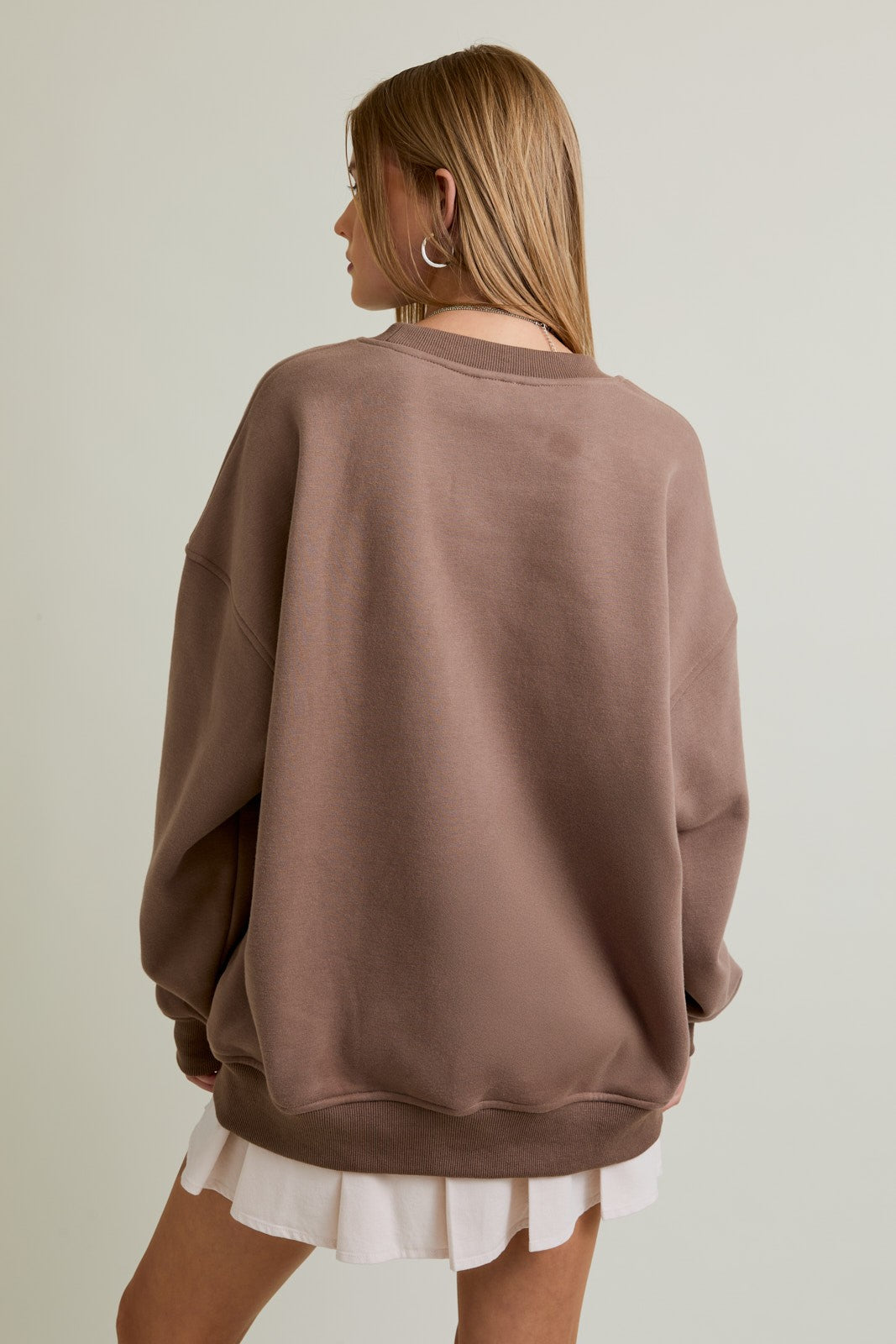 The Cheyenne sweatshirt pairs oversized comfort with a bold “Cowboy” embroidered design for western-inspired style.