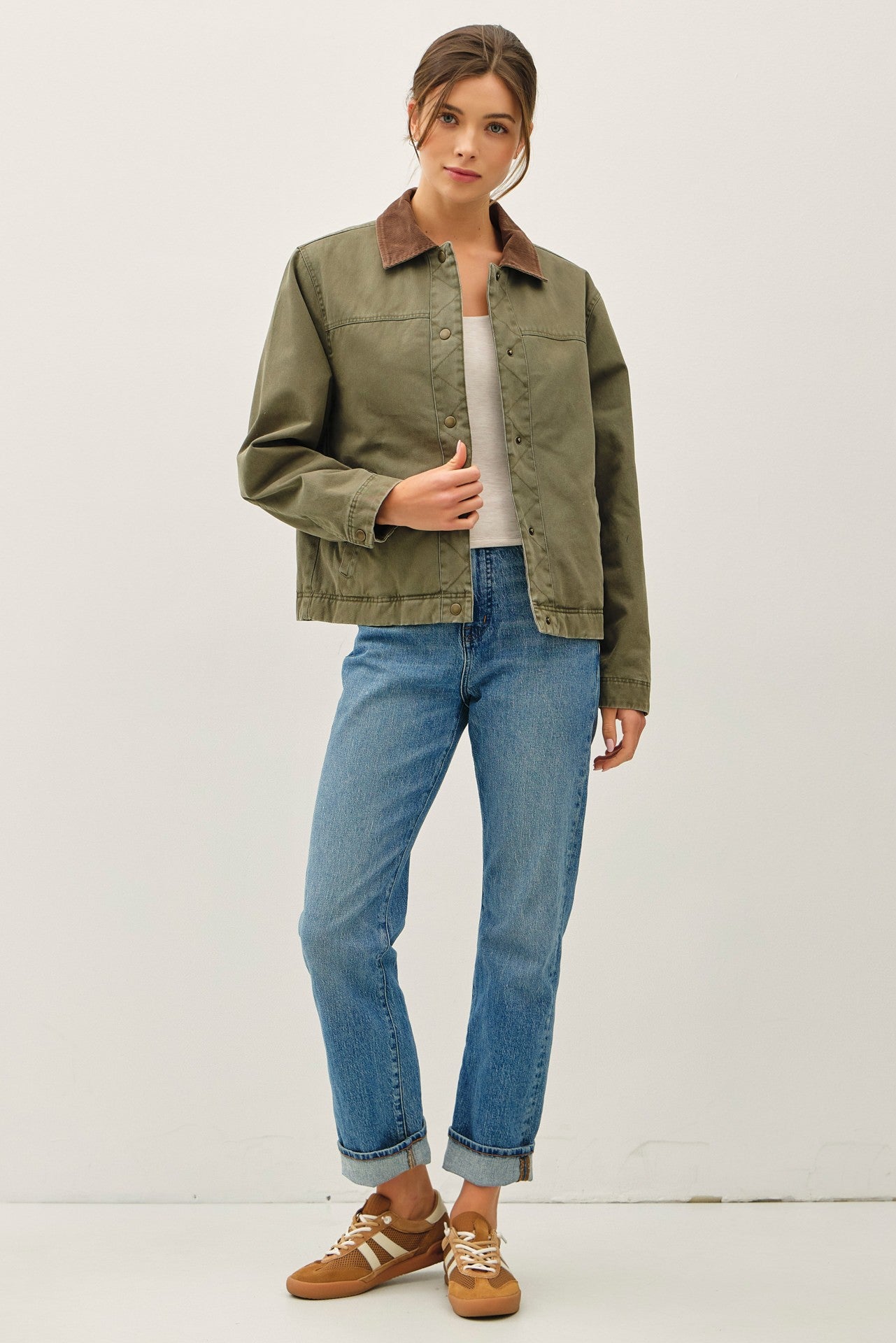 Rugged yet refined, the Henrietta barn jacket combines structured canvas with a corduroy collar for timeless utility style.