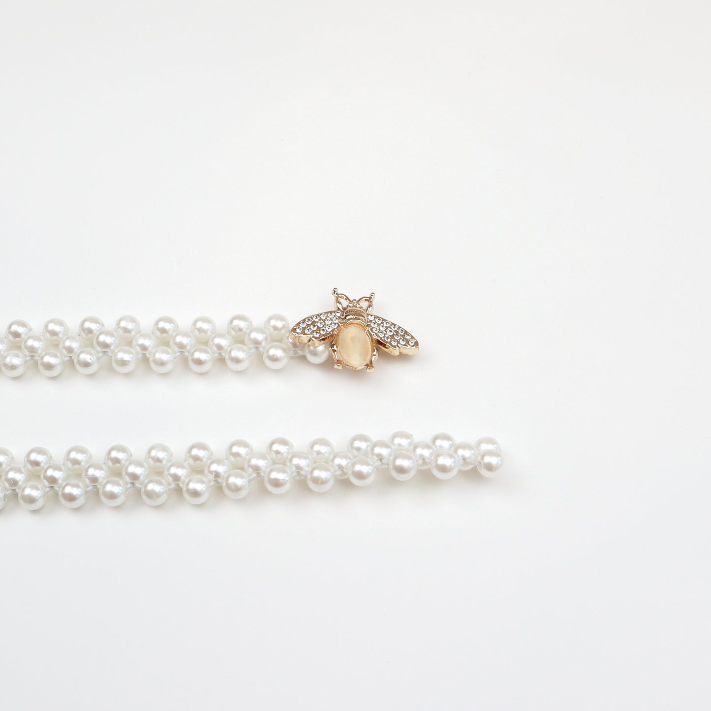 Elegant pearl stretch belt with jeweled accent and classic pearl detailing—perfect for formal occasions, bridal wear, or adding a touch of glamour to everyday outfits.