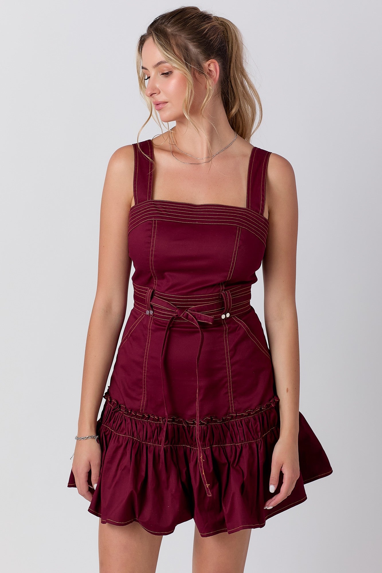 The Coralie Mini Dress is gameday-ready with playful ruffle detailing, a flattering waist belt, and a puffy skirt—perfect for tailgates, stadium style, or campus events.
maroon