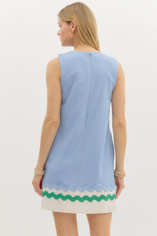The Maya mini dress blends bold colorblocking with an oversized ricrac trim accent at the front, adding a fun and unique twist to this sleeveless design.