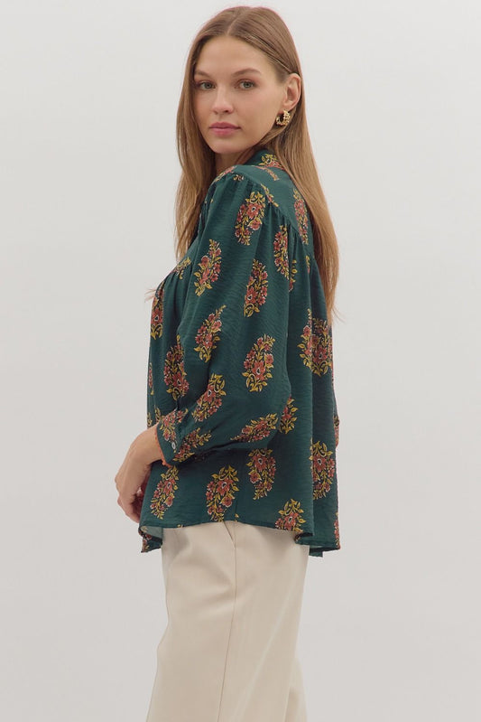 Effortlessly feminine, the Evelina top pairs timeless florals with a polished button-down silhouette.