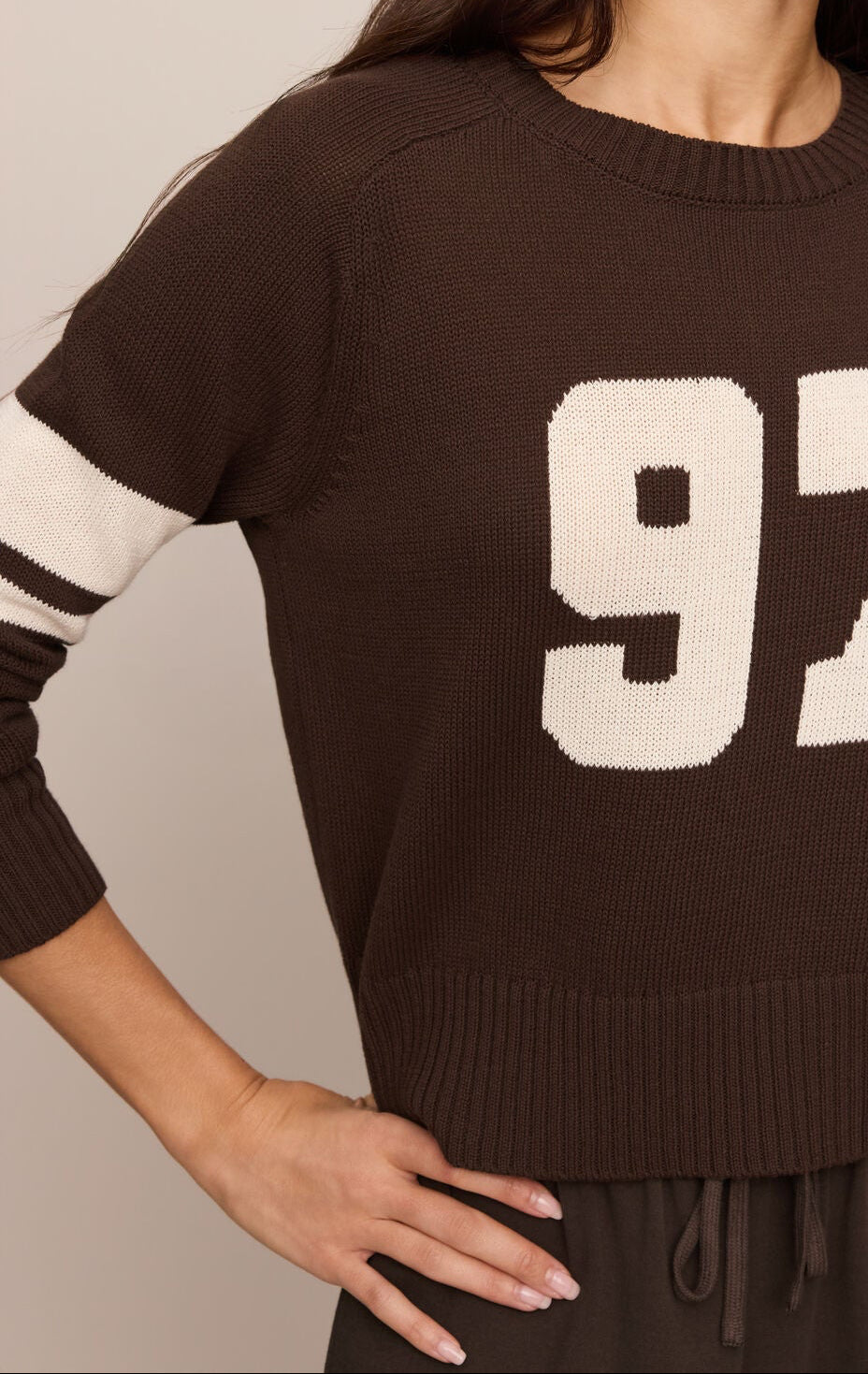 A timeless 100% cotton crewneck sweater designed with a lightweight knit and effortless silhouette for everyday comfort and classic style.