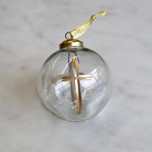 With a beautiful clear glass finish, this ornament is sure to look perfect on any Christmas tree! 