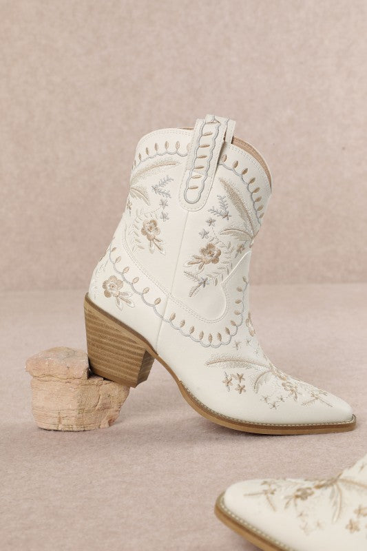 Corral - Botanical Embroidered Cowgirl Boots