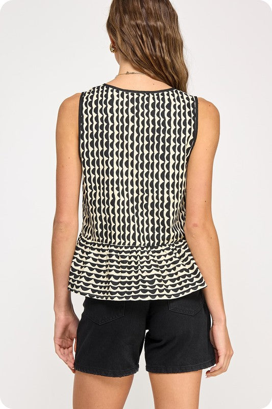 sleeveless cotton poplin blouse with scallop geometric print, V-neck, contrast piping, and peplum hem