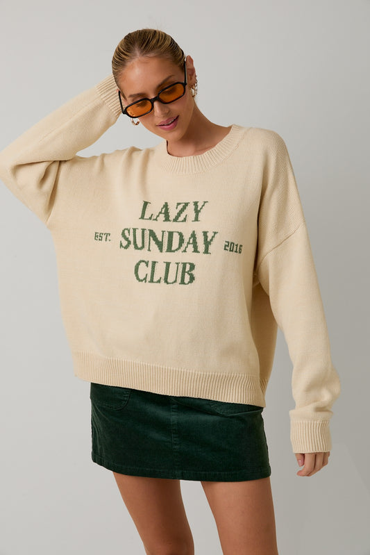 The Isolde sweater top delivers cozy comfort with playful “Lazy Sunday Club” charm.