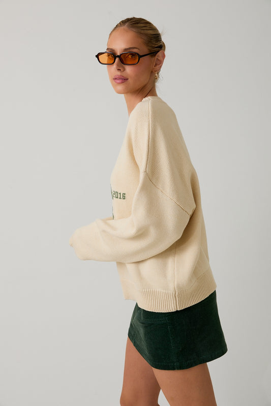 The Isolde sweater top delivers cozy comfort with playful “Lazy Sunday Club” charm.