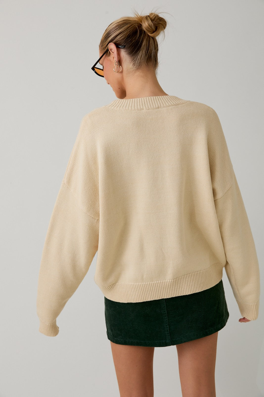 The Isolde sweater top delivers cozy comfort with playful “Lazy Sunday Club” charm.