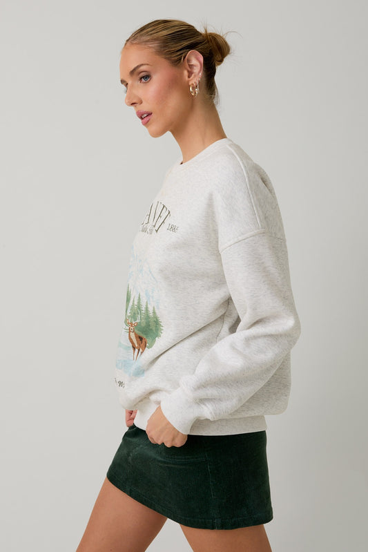 The Ainsley sweatshirt blends cozy fleece comfort with a classic crew neck design inspired by Banff National Park.