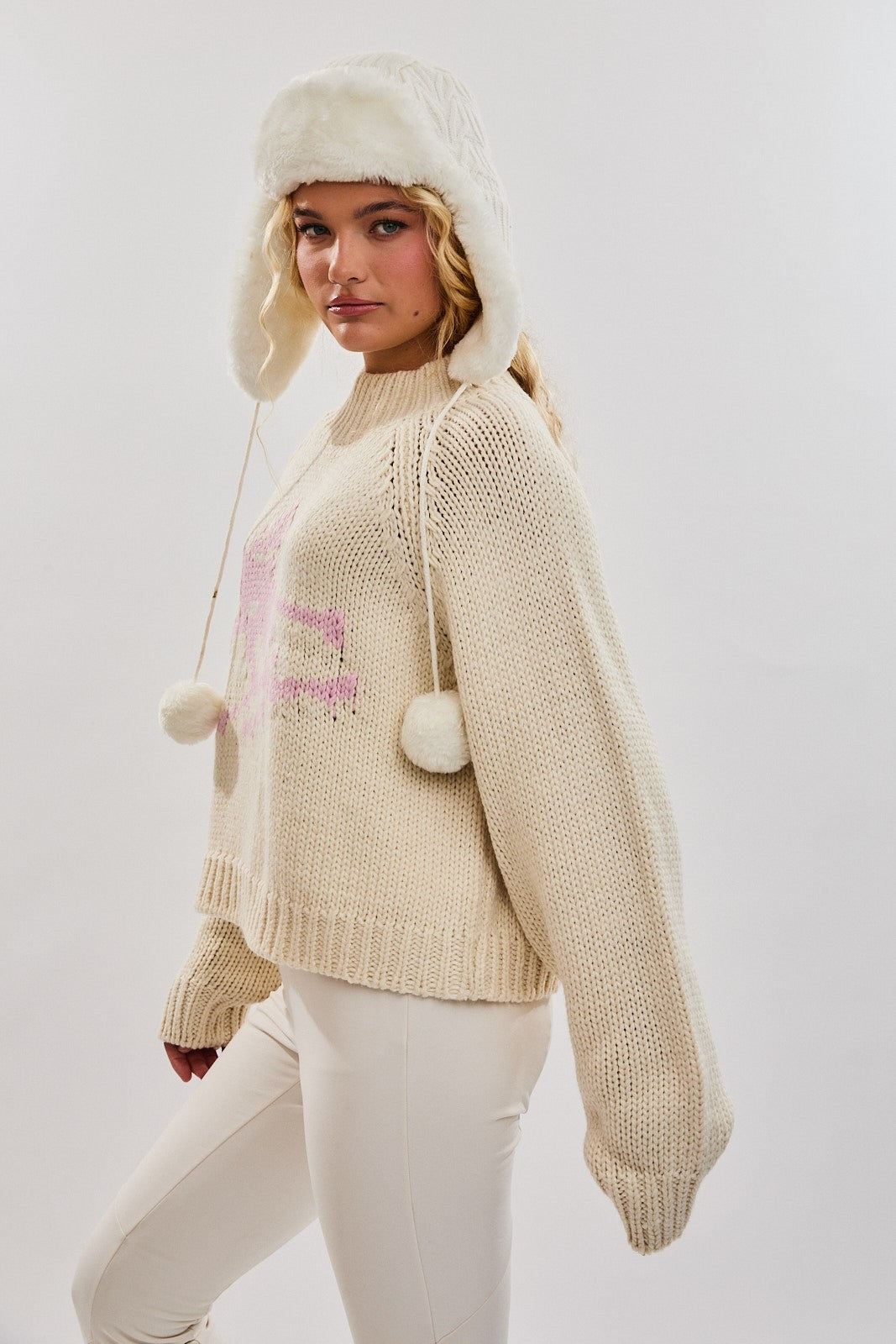 Stay cozy on and off the slopes with this classic turtleneck Ski sweater — equal parts warm, stylish, and winter-ready.
