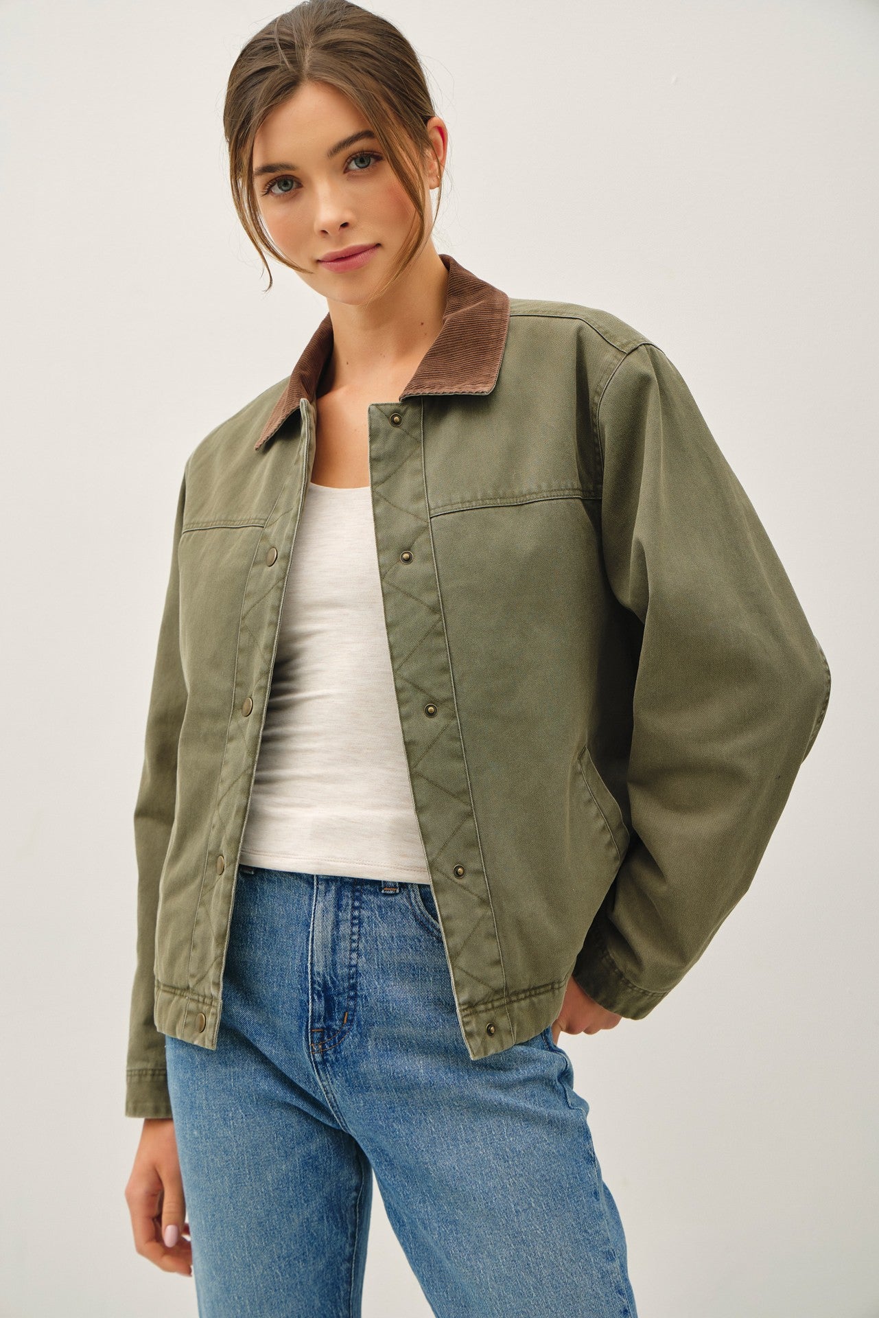 Rugged yet refined, the Henrietta barn jacket combines structured canvas with a corduroy collar for timeless utility style.