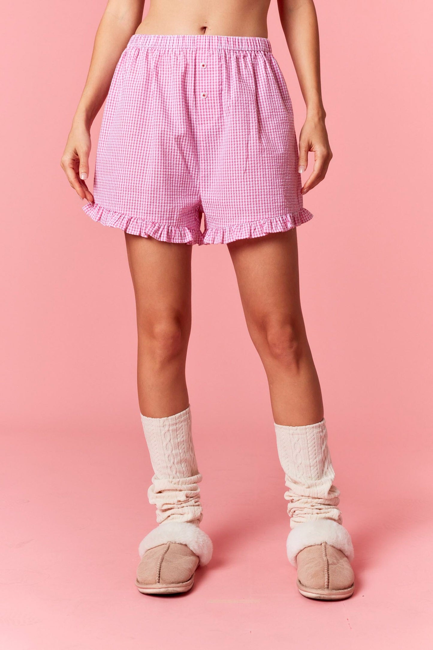 Gingham ruffled shorts with embroidered ‘Cheers’ lettering on 100% cotton fabric.