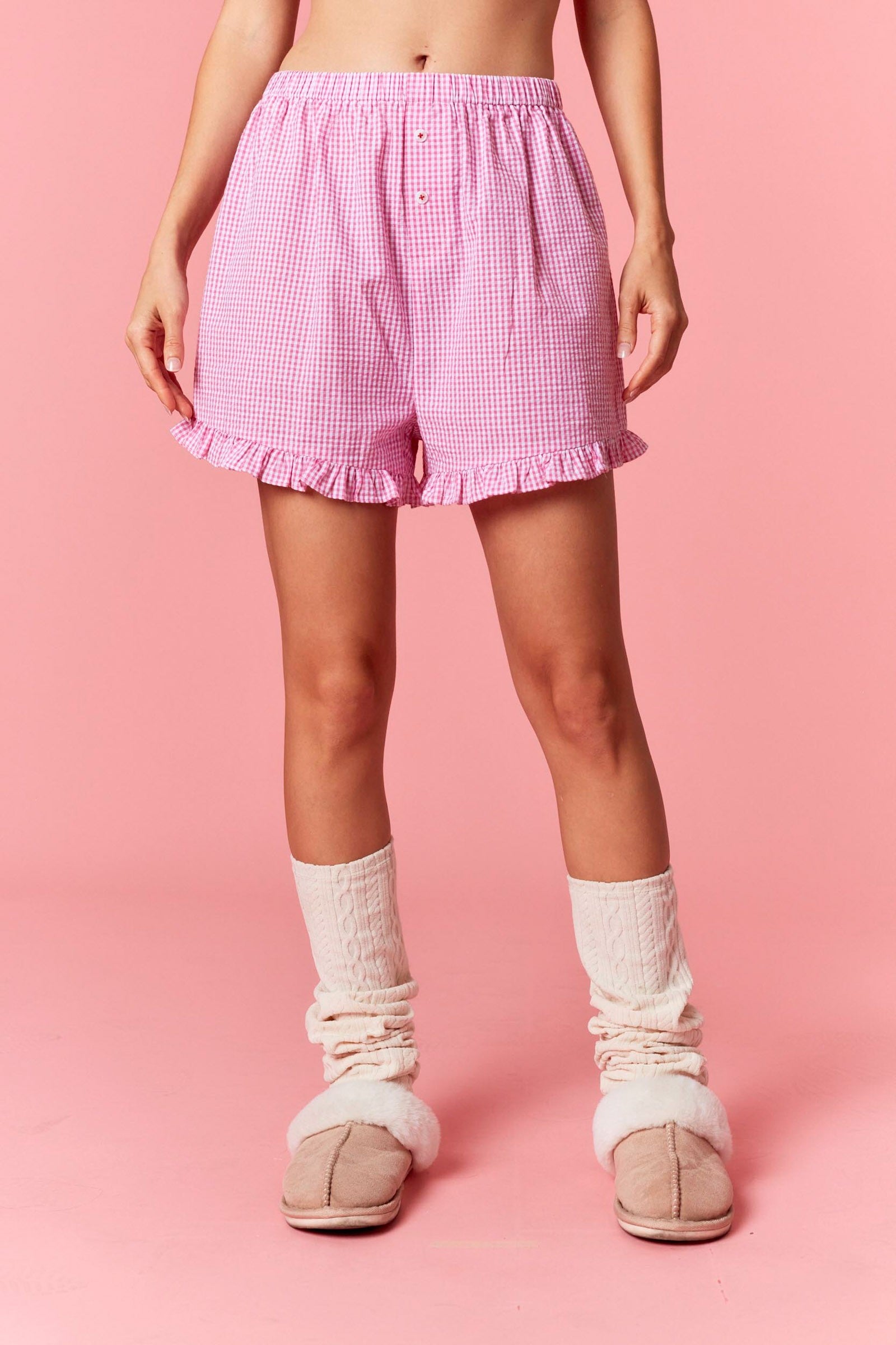 Gingham ruffled shorts with embroidered ‘Cheers’ lettering on 100% cotton fabric.
