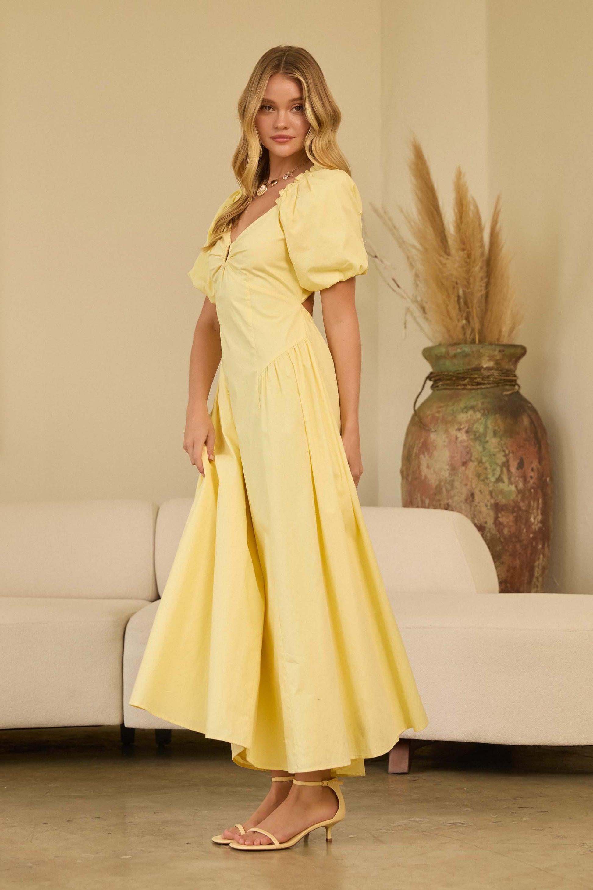 Bubble sleeve maxi dress with flowy silhouette for spring occasions