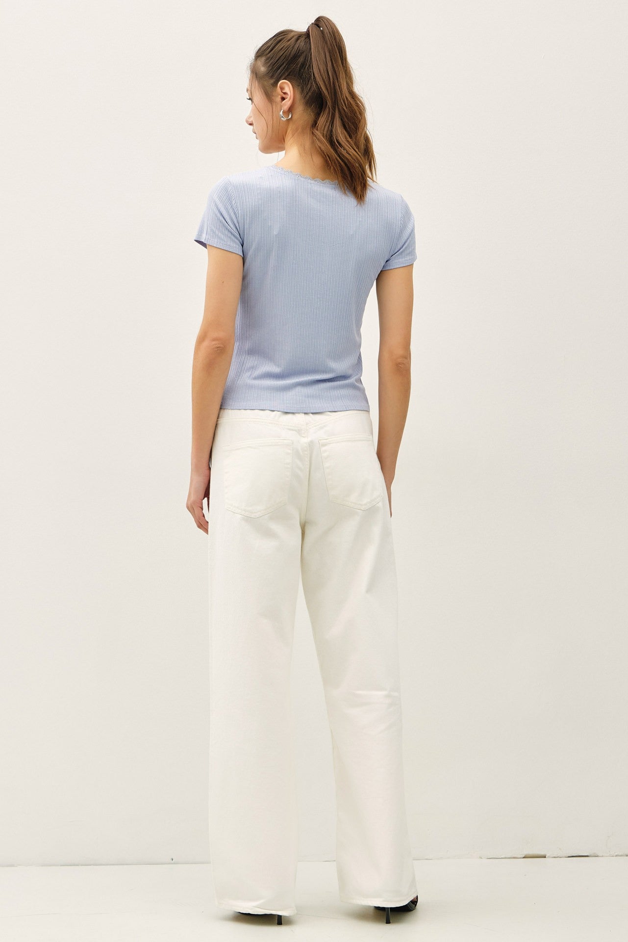  slim-fit ribbed scoop neck tee with delicate lace trim 
