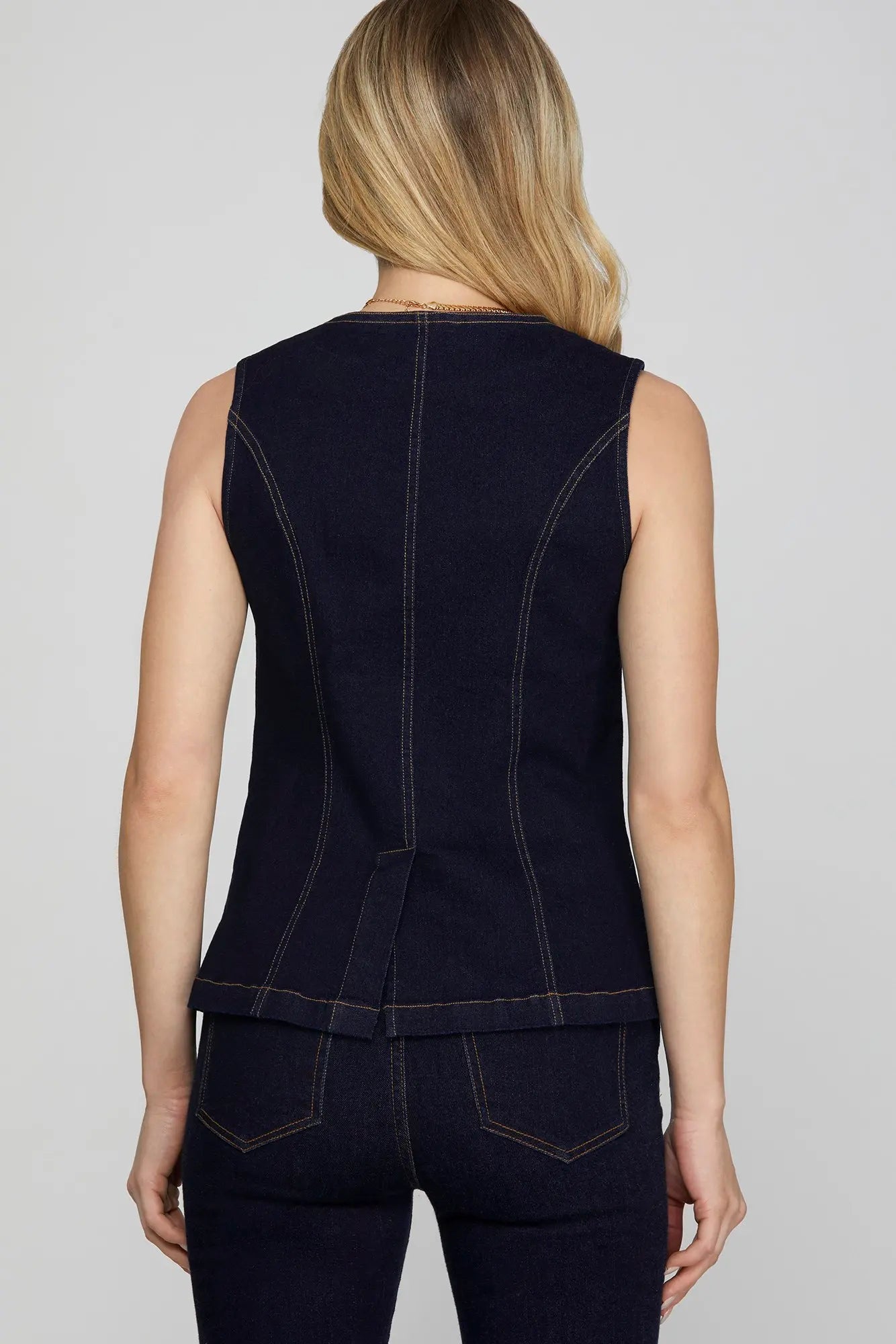 Tailored and modern, the Verena vest gives denim a polished twist with a sleek blazer-inspired cut.
