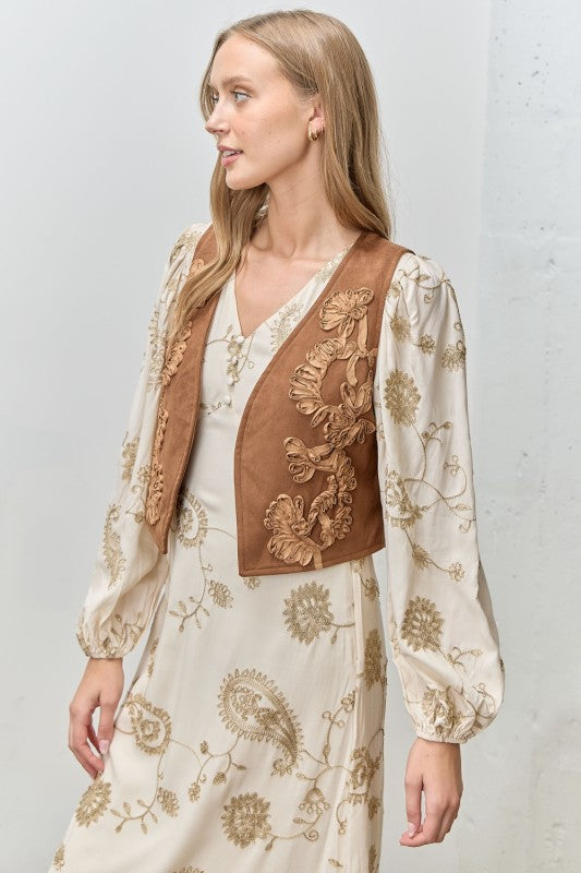 The Lucinda Suede Embroidered Vest adds Western-inspired charm and texture to any look with its soft faux suede and intricate stitching.