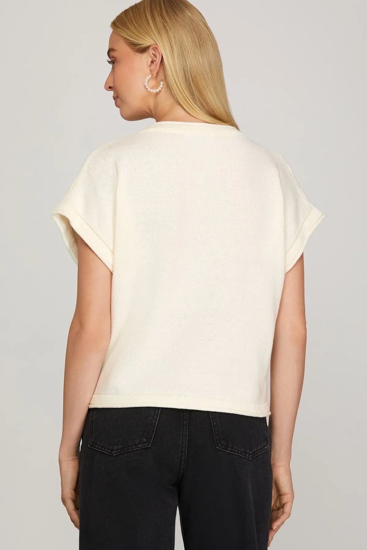 The Maribel Puppy Knit Sweater Top brings playful charm and cozy comfort together in a soft, relaxed silhouette.