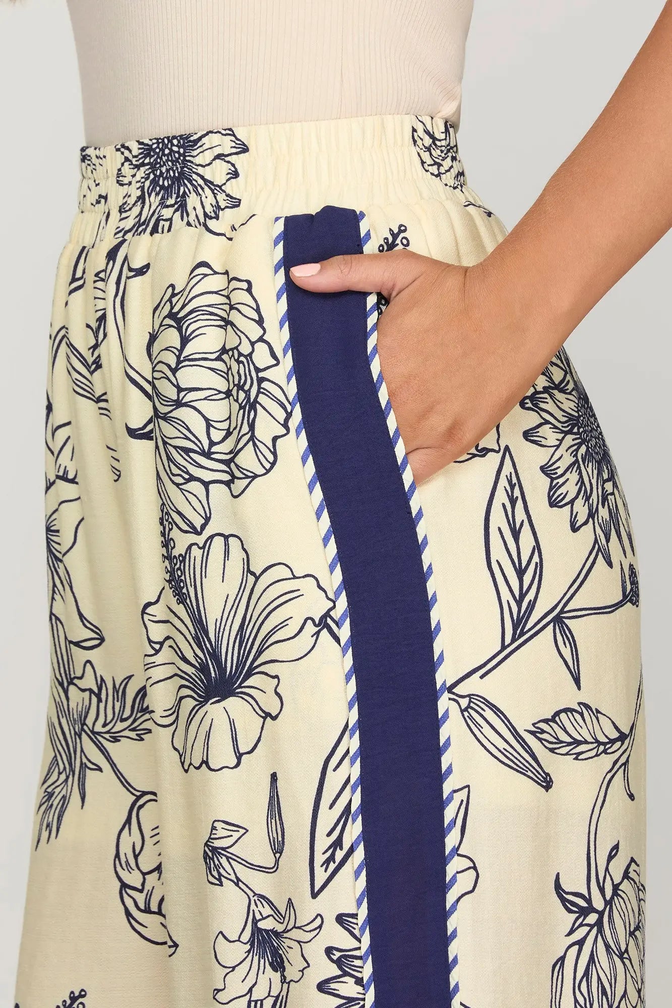 Woven print pants with contrast trim, elastic waistband, and pockets