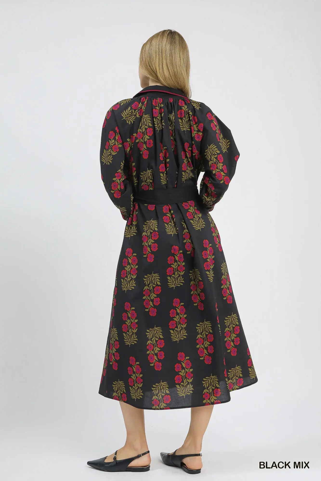 A timeless cotton maxi dress designed with effortless femininity and tailored polish.
