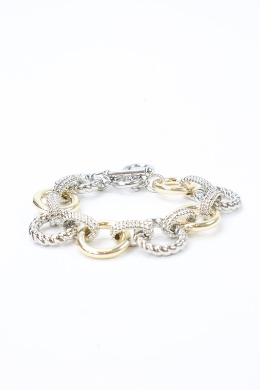 Twisted Circle Link Bracelet