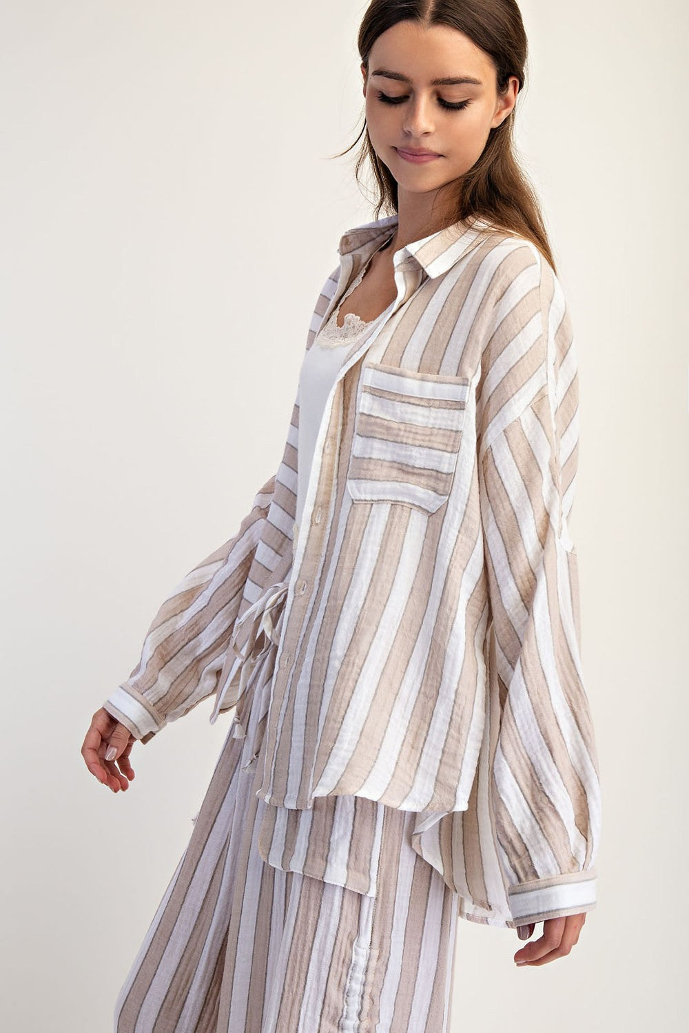 Women's lightweight double gauze cotton button-down shirt with long sleeves and chest pocket