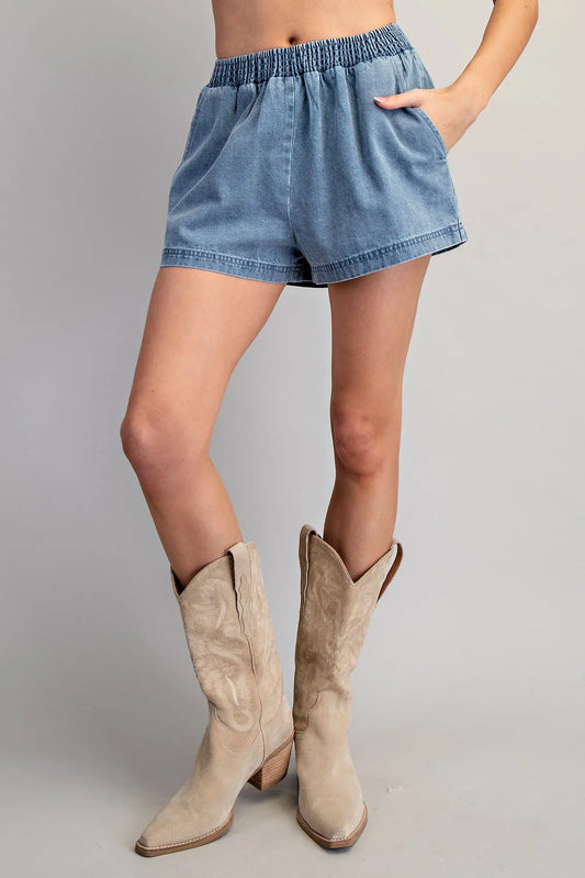 Mid rise pull-on denim shorts with side pockets