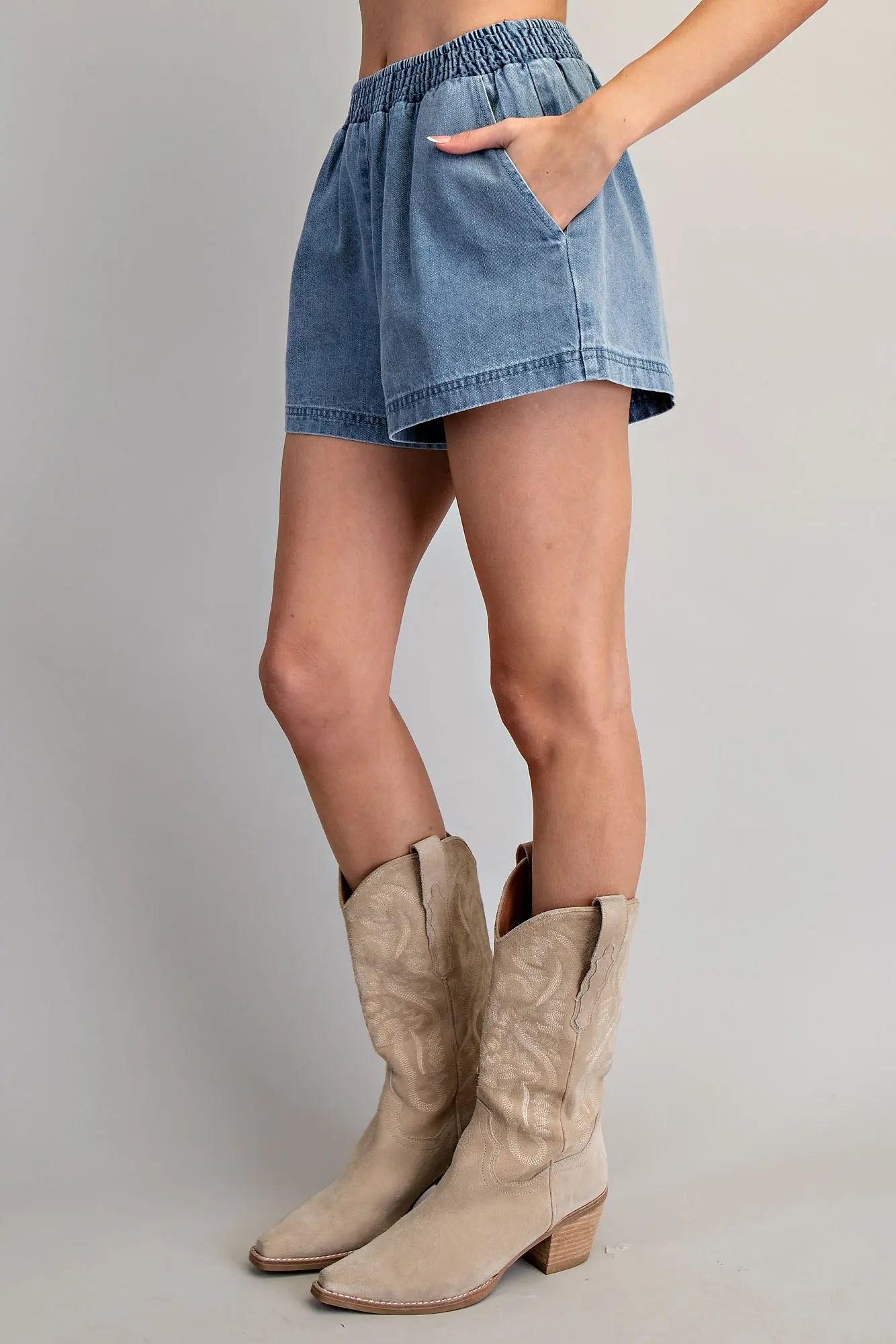 Mid rise pull-on denim shorts with side pockets