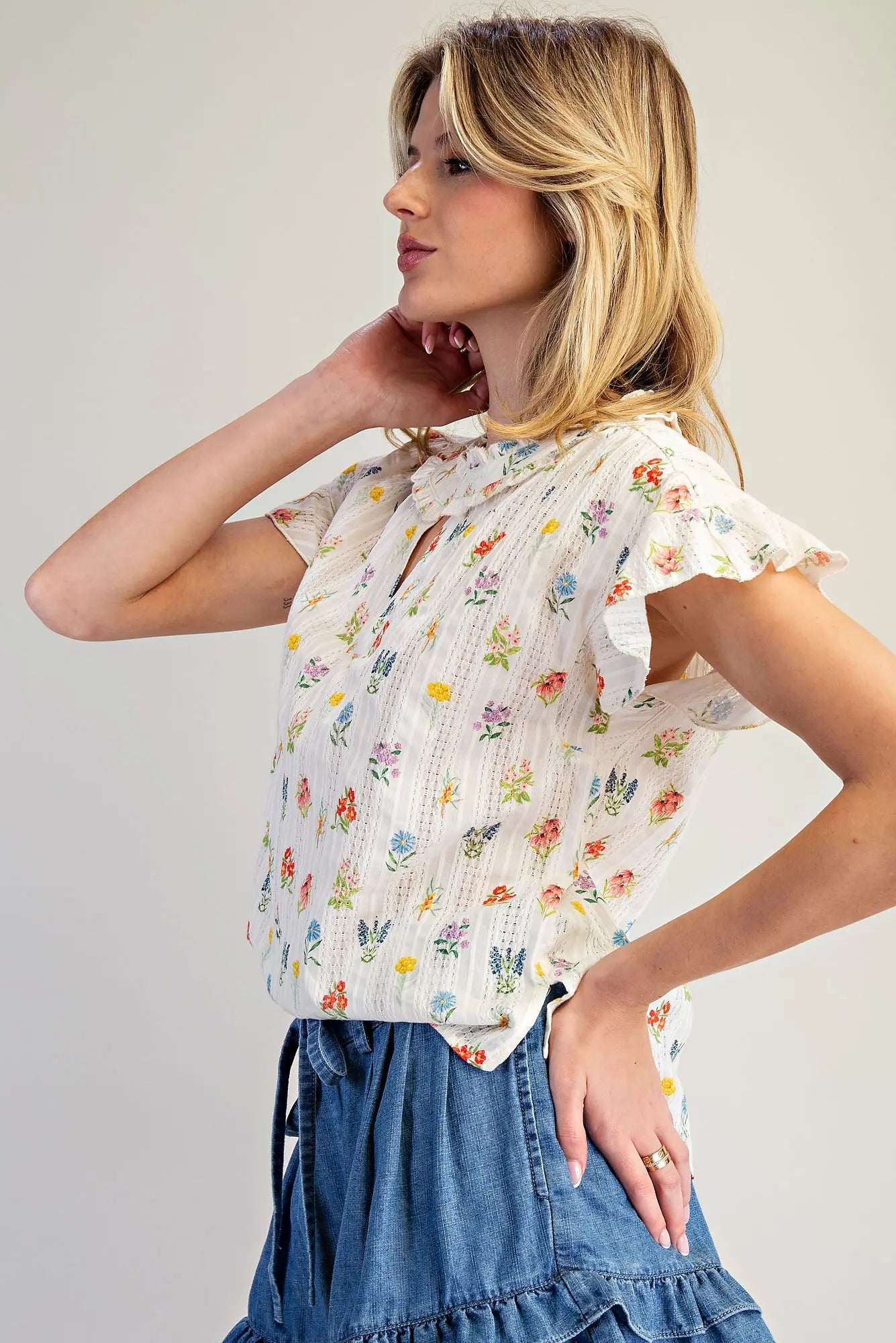 Women’s cotton floral top with flutter sleeves