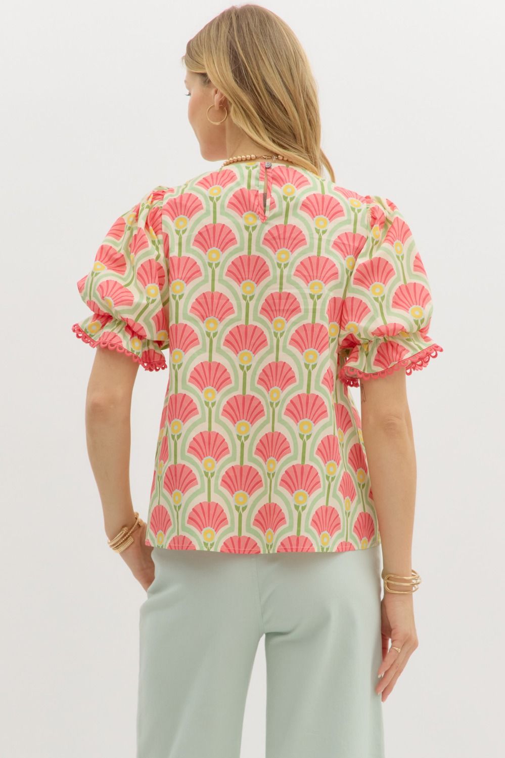 A lightweight abstract print top with puff sleeves and delicate scallop lace accents.

