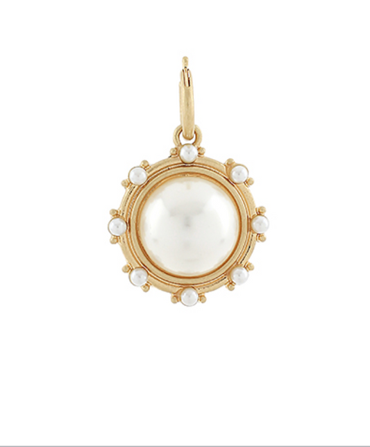 Elegant pearl pendant with gold detailing, featuring a large central pearl surrounded by smaller pearls, set in a vintage-inspired design.