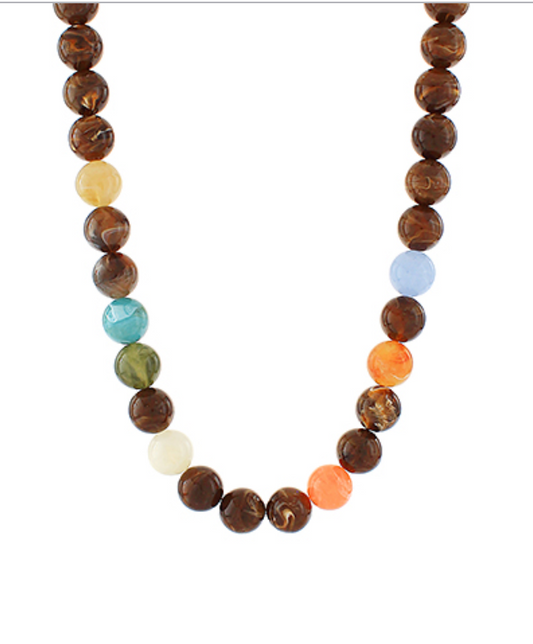 Golden Earth Agate Beaded Necklace featuring round natural agate stones in warm brown, beige, and caramel tones for an elegant, earthy look.