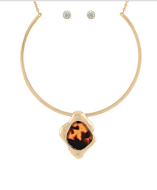 Golden Ember Statement Necklace Set – gold choker necklace with tortoiseshell pendant