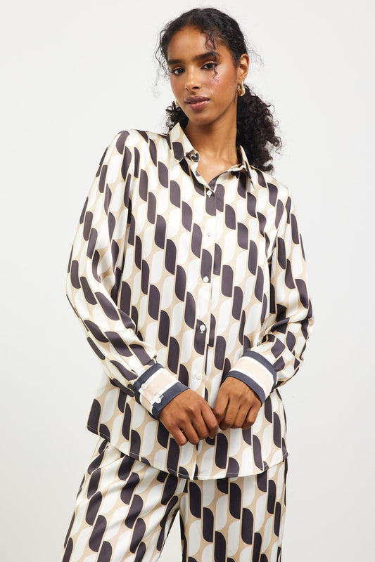 Lightweight printed button-down shirt for a polished yet effortless everyday look.