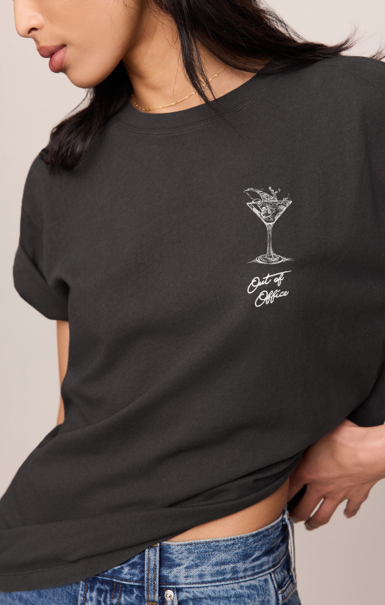 Shake up your everyday style with this relaxed 100% cotton graphic tee featuring a playful martini design and an effortlessly cool oversized fit.