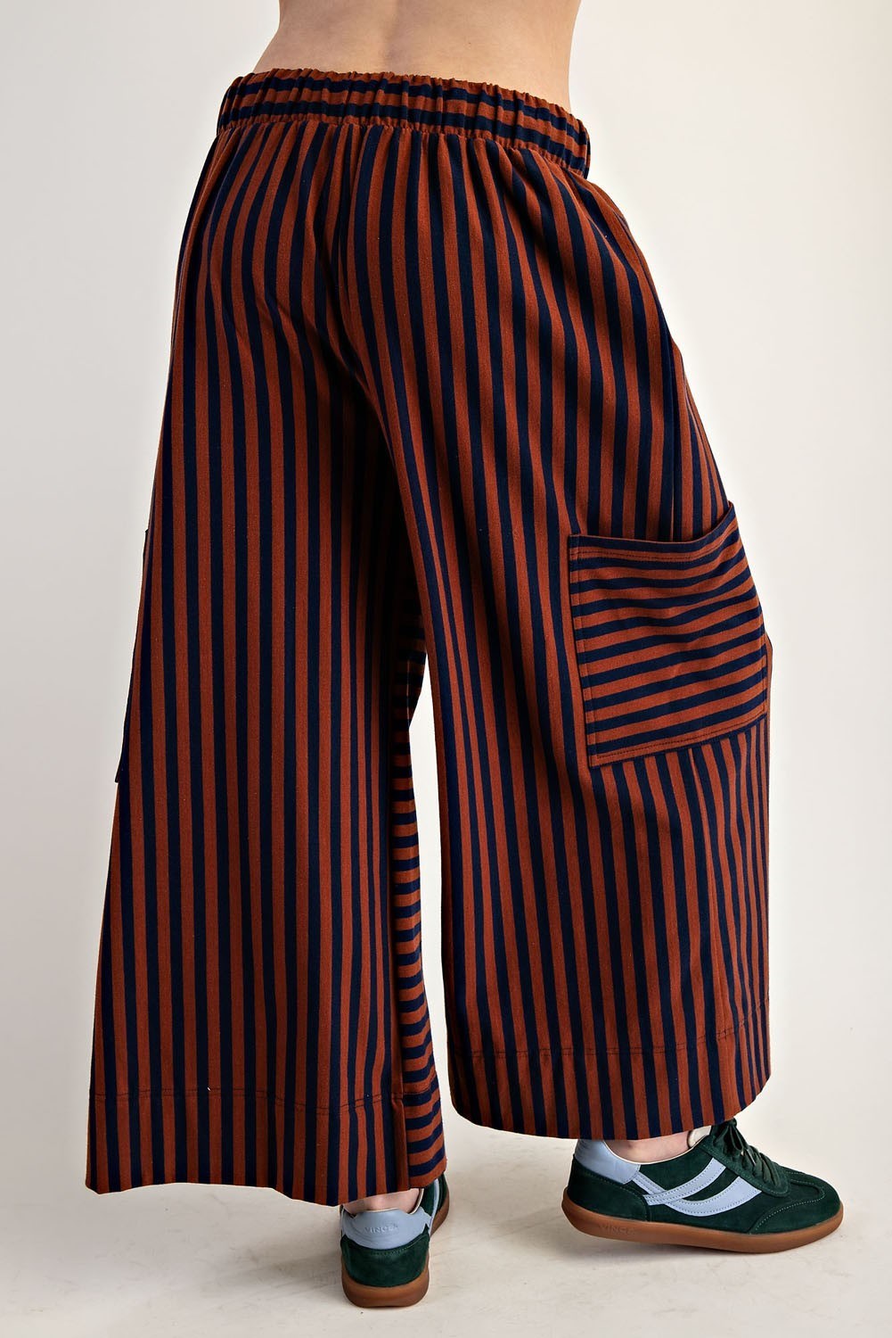 Playful striped wide-leg pants with oversized side pockets.