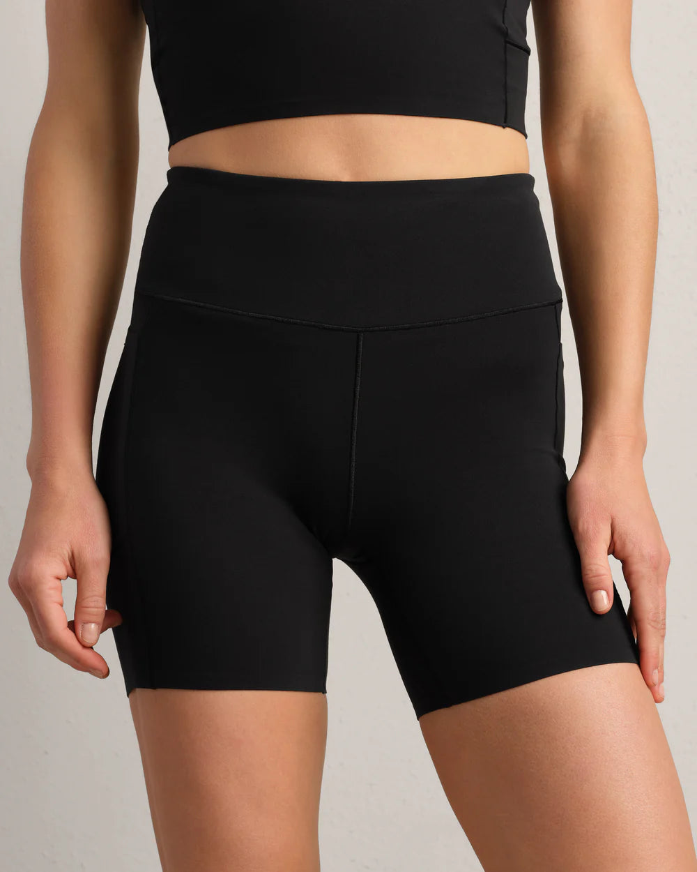 Rhone Revive 6" Short