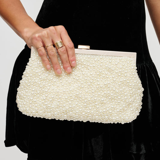 Make every entrance sparkle with this glamorous beaded evening clutch, featuring elegant gold-tone hardware, a detachable chain strap, and a polished top-clasp closure.