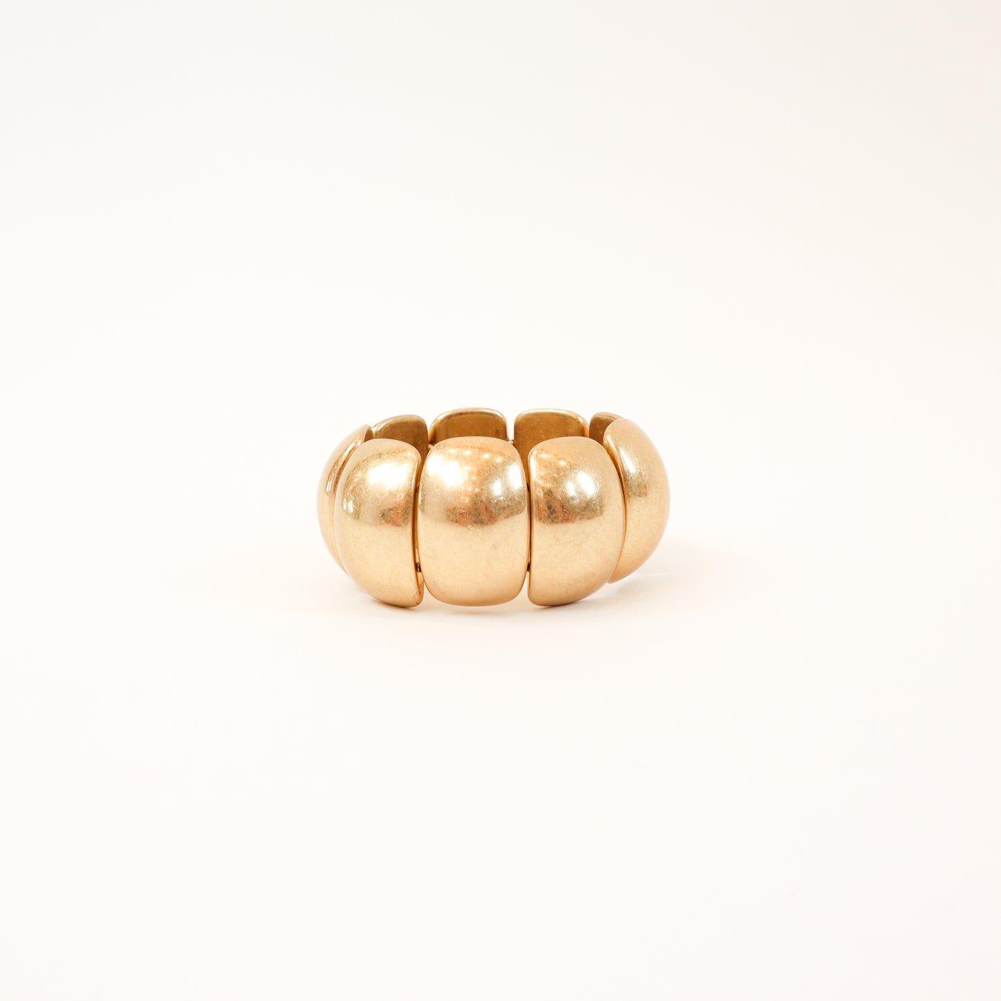 A bold and stylish chunky stretch bracelet featuring dome-shaped panels in gold or silver, adding a statement-making touch to any outfit.
