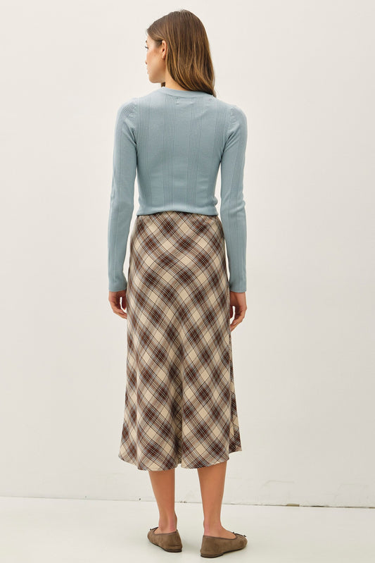 The Della Skirt offers a flattering fit-and-flare silhouette, high-rise comfort, and easy pull-on styling for effortless everyday wear.

