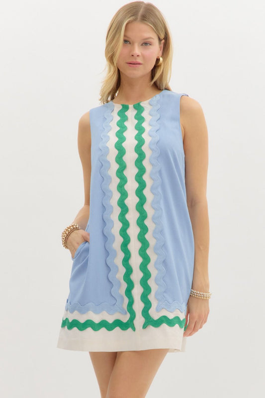 The Maya mini dress blends bold colorblocking with an oversized ricrac trim accent at the front, adding a fun and unique twist to this sleeveless design.