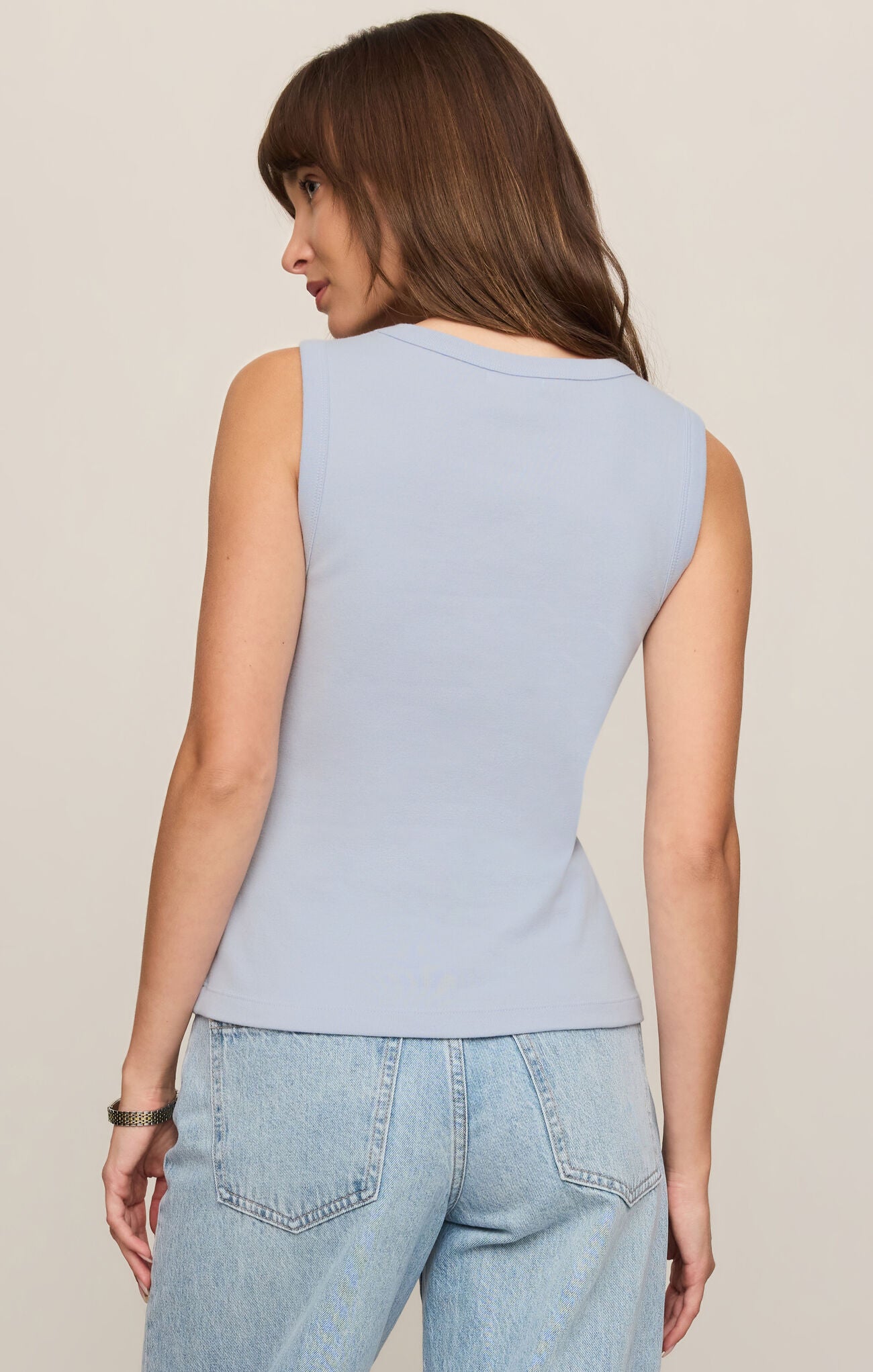 A soft and versatile everyday essential, this 100% cotton baby rib tank features a flattering V-neck, wide straps, and a comfortable bra-friendly fit.
