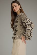 A stylish abstract print knit top featuring a classic round neckline, relaxed wide sleeves, and a cozy medium-weight feel.

