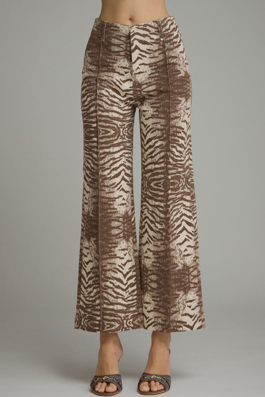 Make a statement in these chic animal print wide-leg pants, designed with a flattering silhouette, comfortable stretch, and classic pocket details.

