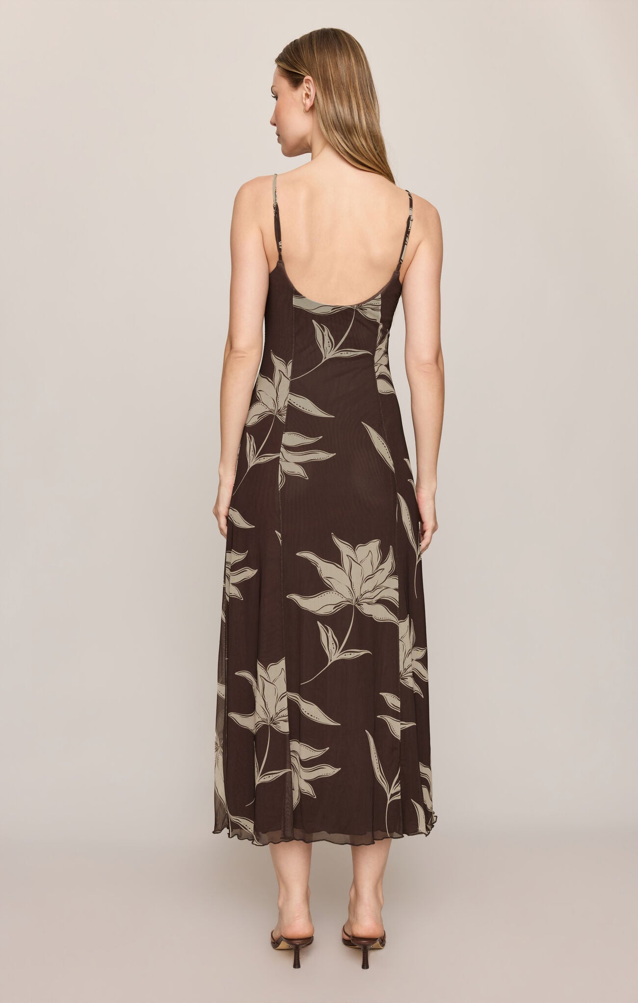 A feminine floral midi dress featuring a scoop neckline, adjustable spaghetti straps, and a soft stretch silhouette for effortless comfort and style.