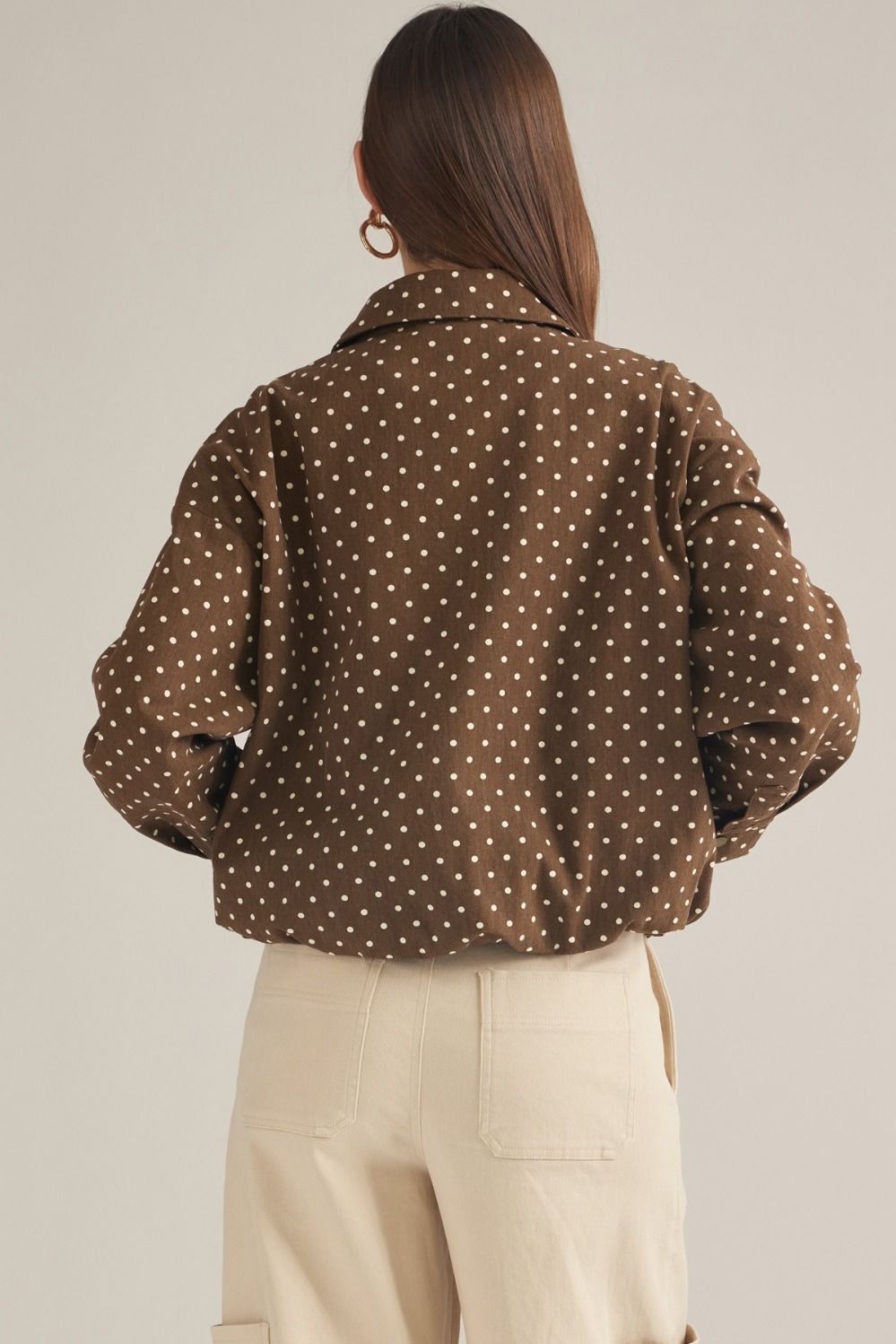 A lightweight polka dot jacket featuring a collared neckline, zip-front closure, and elastic hem for effortless everyday layering.
