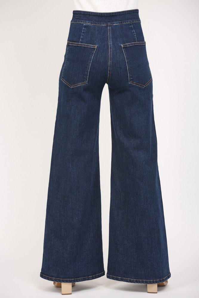 The Rosalind High Waisted Wide Leg Jeans deliver a flattering high-rise fit with a relaxed wide-leg silhouette and just the right amount of stretch for everyday comfort.
