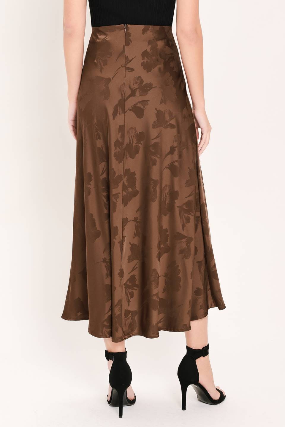 Elevate your wardrobe with this sophisticated jacquard midi skirt featuring a flattering silhouette, stretch comfort, and a sleek back zipper closure.