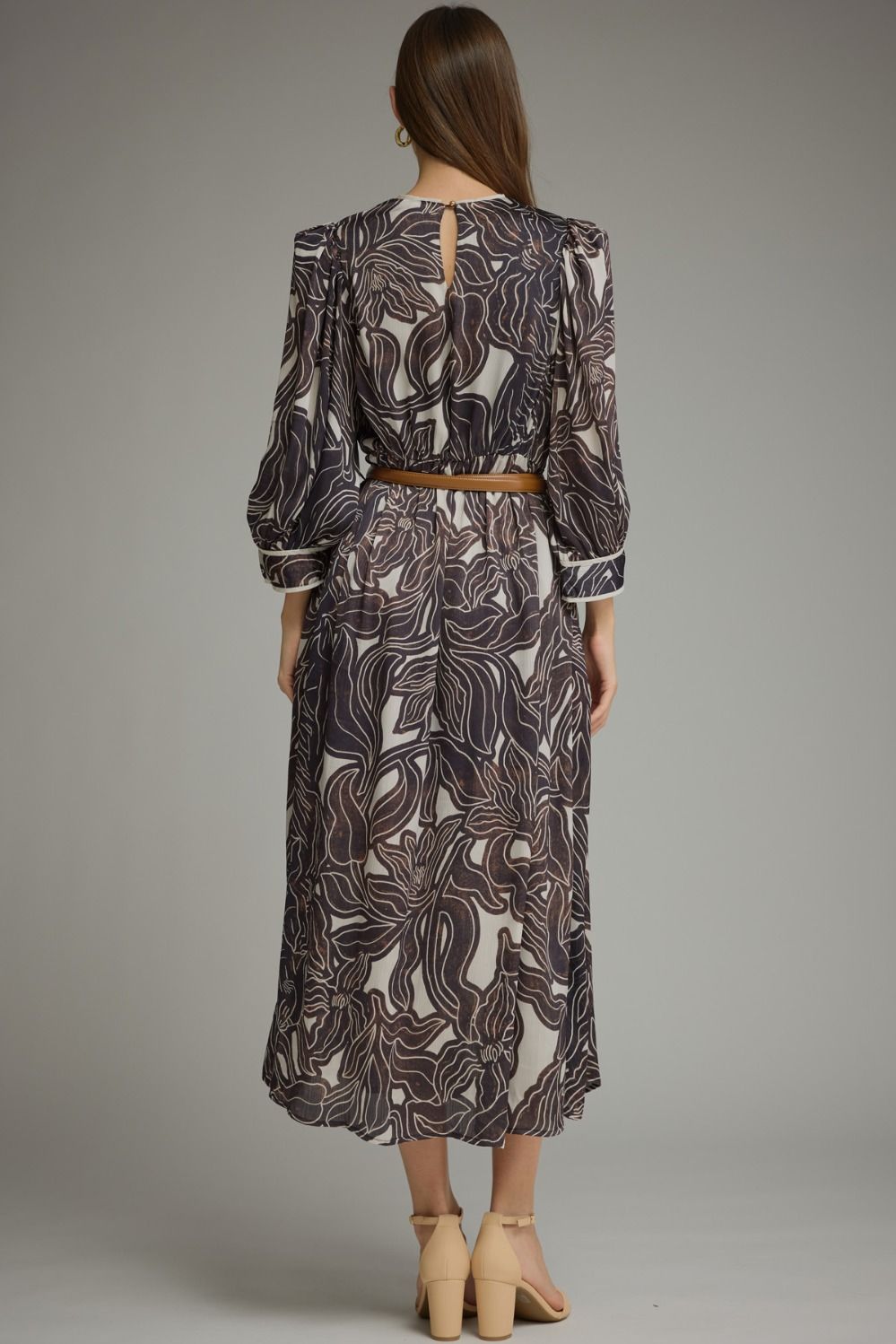A feminine leaf print midi dress featuring a flattering elastic waist, removable belt, contrast trim, and convenient side pockets.

